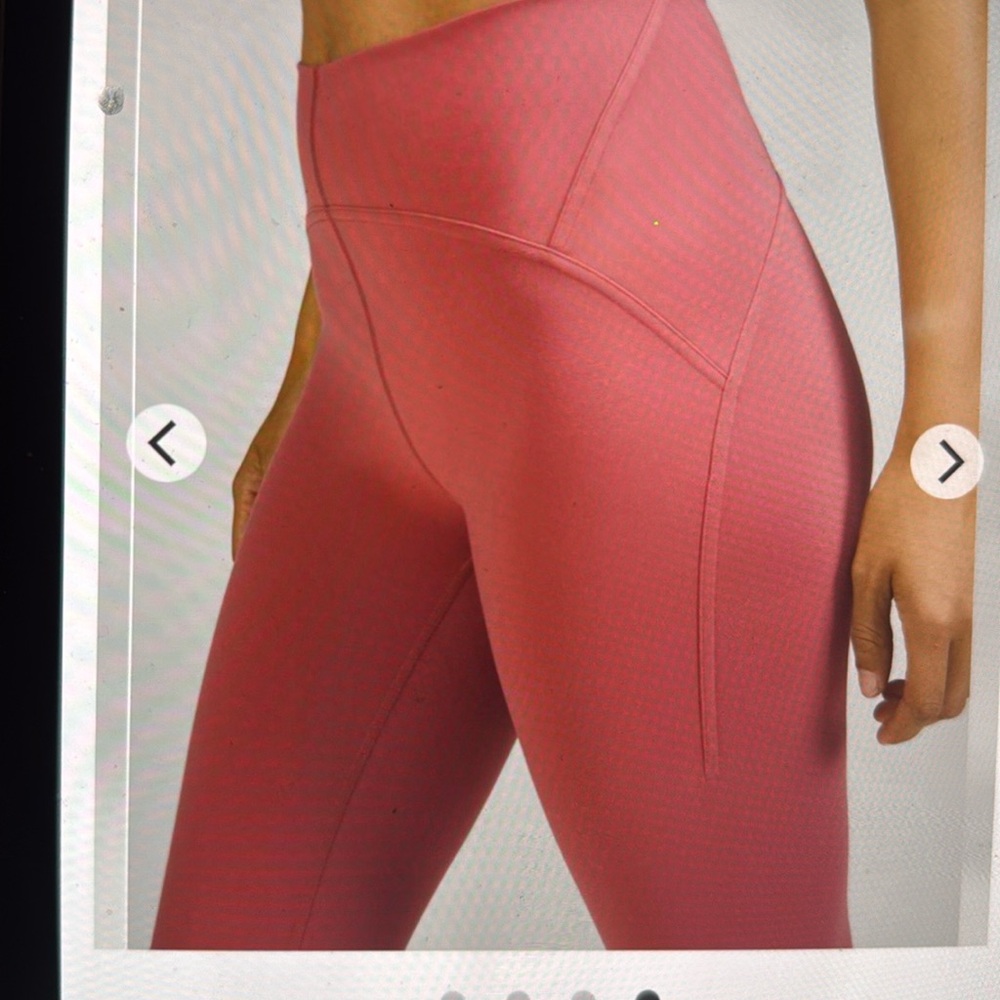 Lululemon InStill High Rise Crop 21” Luxtreme
Brier Rose W6CJLS